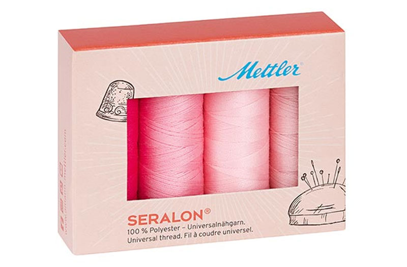 Das Mettler Universalnähgarn SERALON in der Ausführung Pink-Kit enthält 4 Pinktöne von je 200 m.